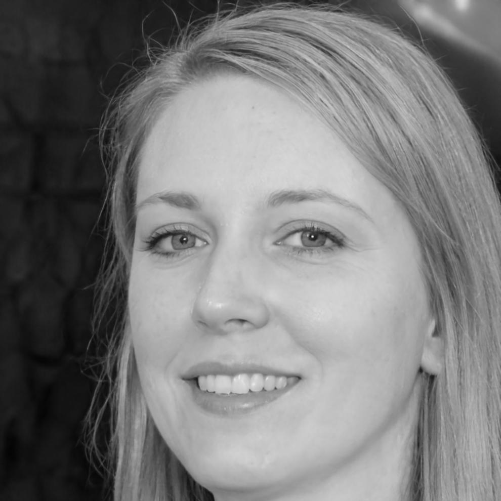 Sarah Williams, Financial Communications Expert